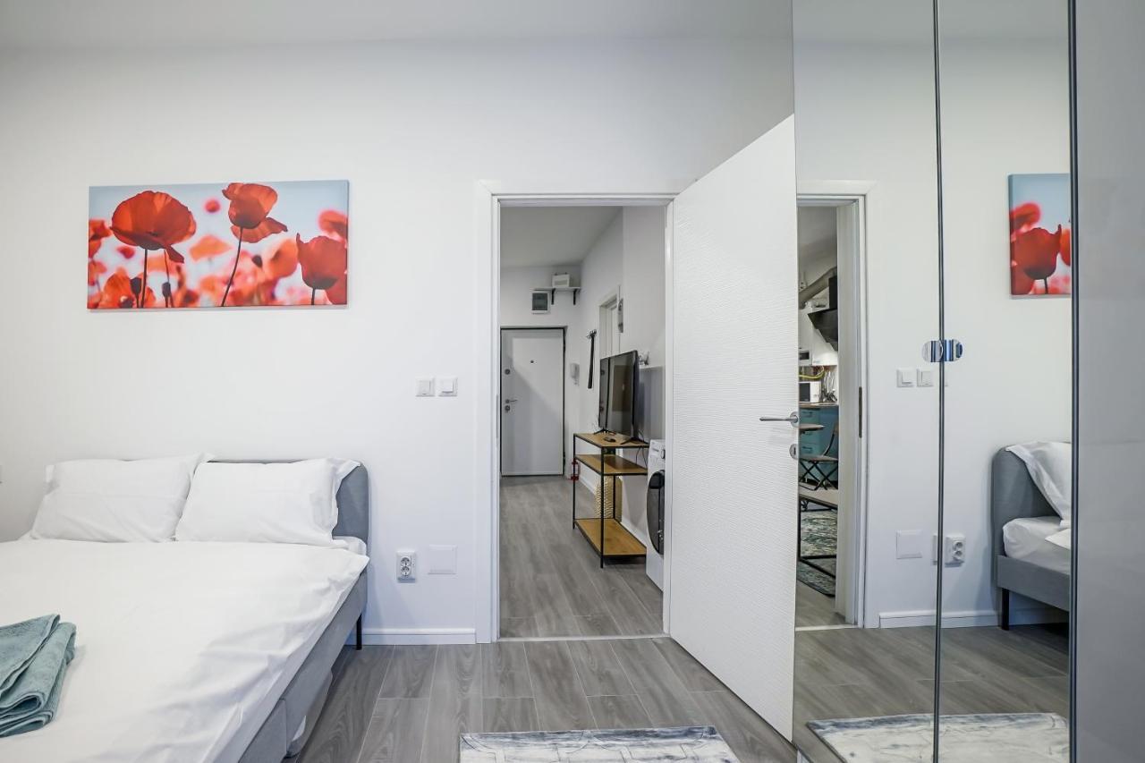 Bright Apartments Moments Away From Herastrau Park, Mall And Metro Bucureşti Eksteriør bilde