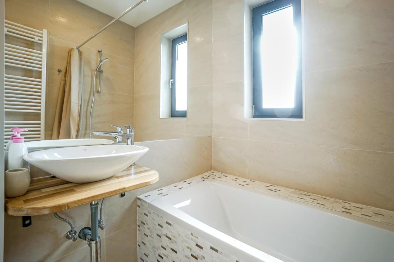 Bright Apartments Moments Away From Herastrau Park, Mall And Metro Bucureşti Eksteriør bilde
